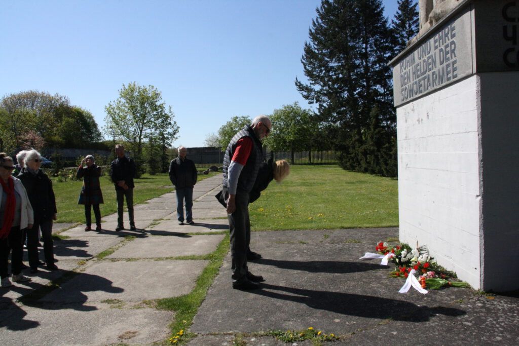 Gedenken zum Tag der Befreiung vom Hitler-Faschismus am 8. Mai in Neubrandenburg und Berlin