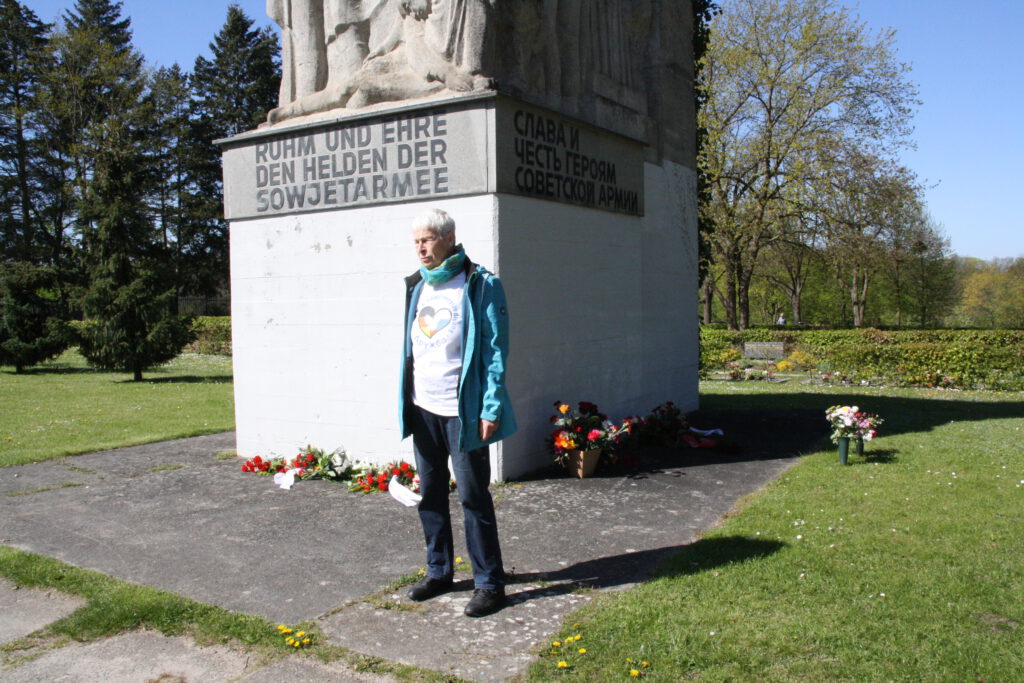 Gedenken zum Tag der Befreiung vom Hitler-Faschismus am 8. Mai in Neubrandenburg und Berlin