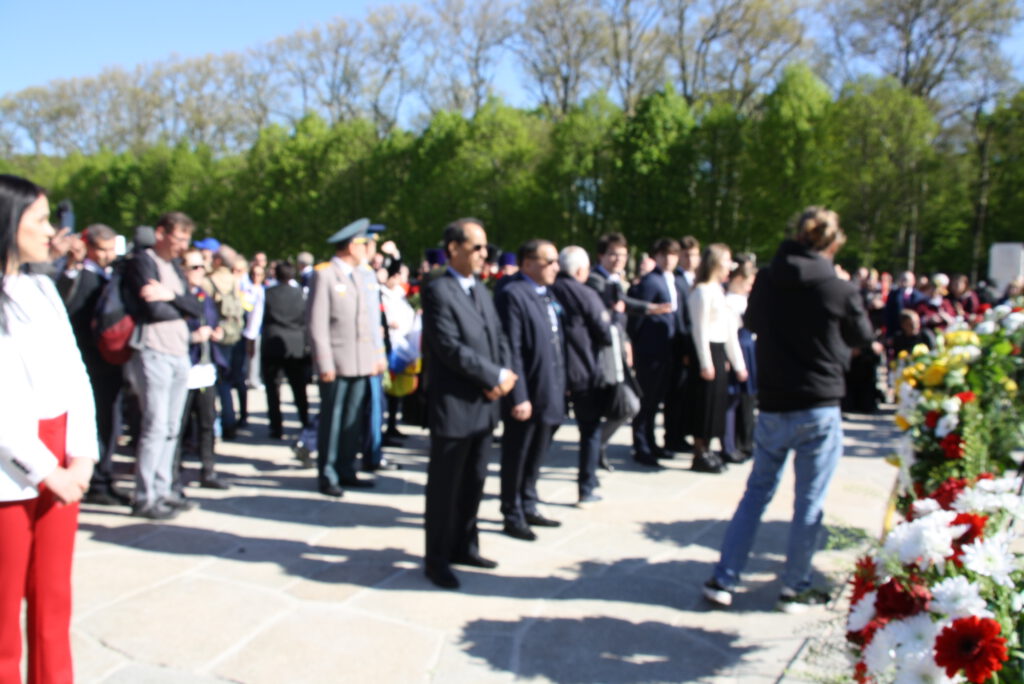Gedenken zum Tag der Befreiung vom Hitler-Faschismus am 8. Mai in Neubrandenburg und Berlin