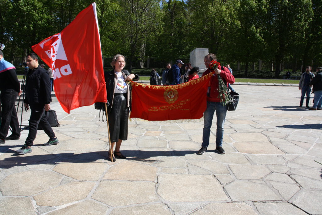 Gedenken zum Tag der Befreiung vom Hitler-Faschismus am 8. Mai in Neubrandenburg und Berlin