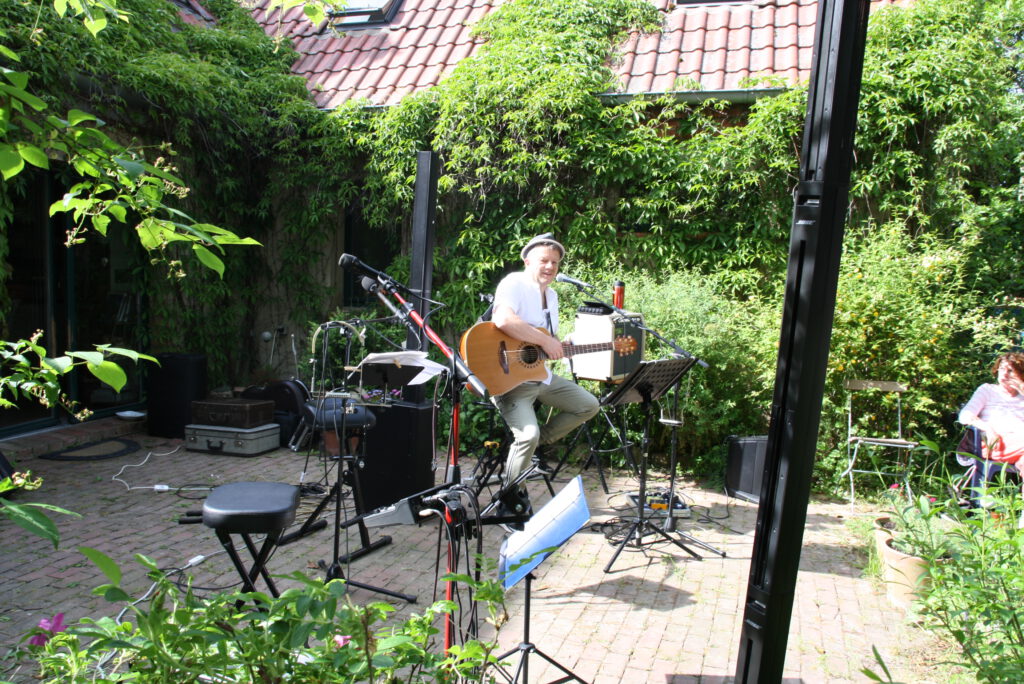 Eindrücke vom Pfingstkonzert auf Tinos "Vier Windw Hof" 2023