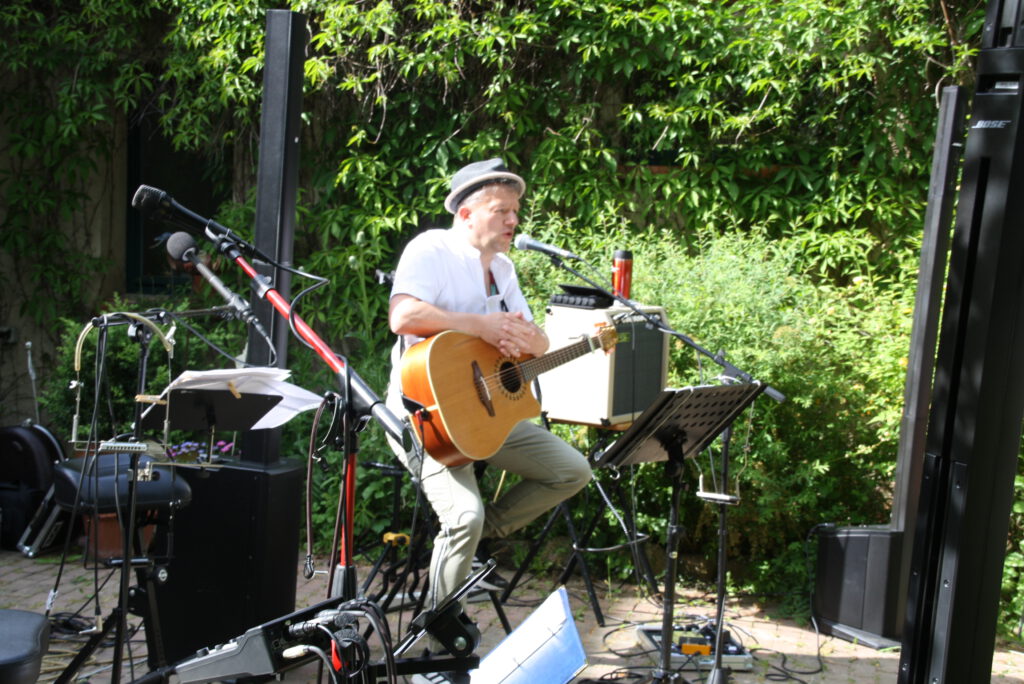 Eindrücke vom Pfingstkonzert auf Tinos "Vier Windw Hof" 2023