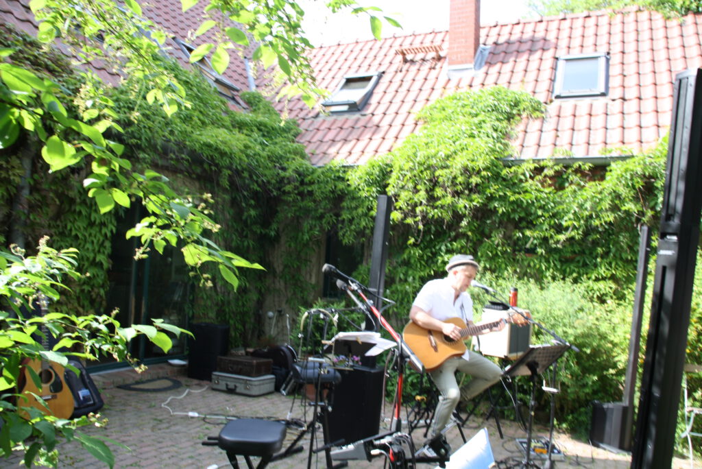 Eindrücke vom Pfingstkonzert auf Tinos "Vier Windw Hof" 2023