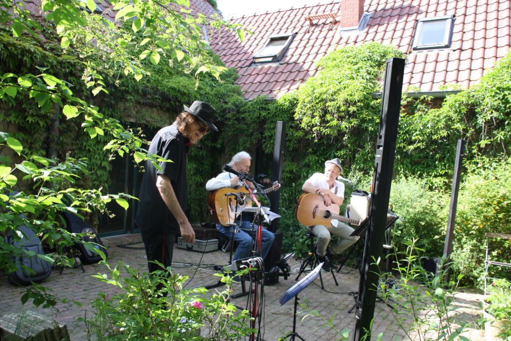 Eindrücke vom Pfingstkonzert auf Tinos "Vier Windw Hof" 2023