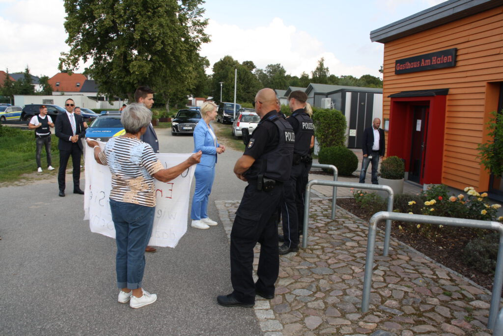 Die Kunst des Schweigens - Frau Schwesig in Neukalen