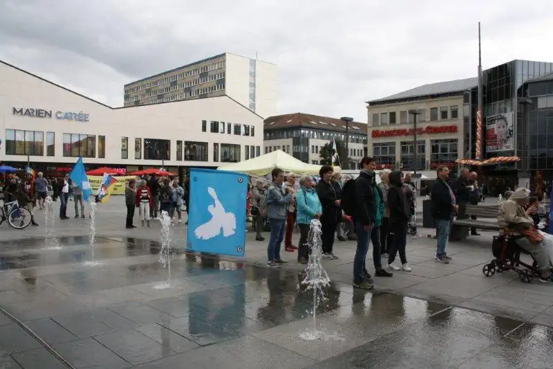 „Für Frieden, soziale Gerechtigkeit und eine gesunde Umwelt, gegen Krieg und Rüstung“ Marktplatz Neubrandenburg Marktplatz, Neubrandenburg