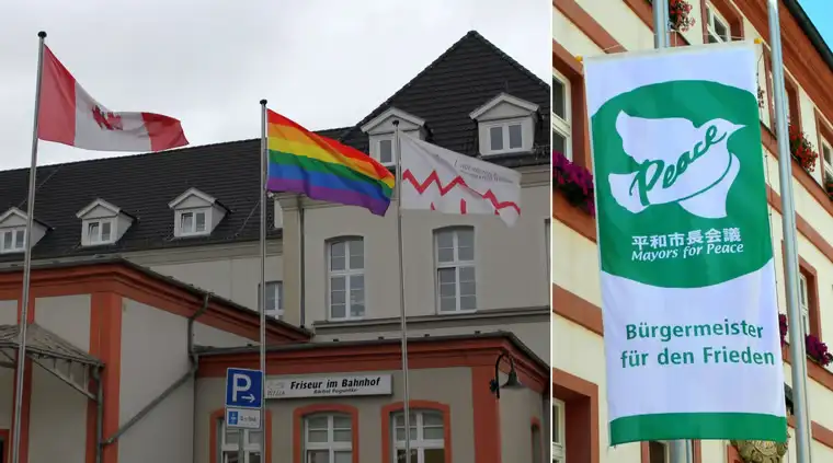 An den Masten vor dem Neubrandenburger Bahnhof hängen die Flaggen der Vier-Tore-Stadt, die Regenbogenflagge und der Hochschule Neubrandenburg. Auch bald die Flagge der Bürgermeister für Frieden? (Foto: Montage/Fotos: D. Schmidt/A. Grunert)